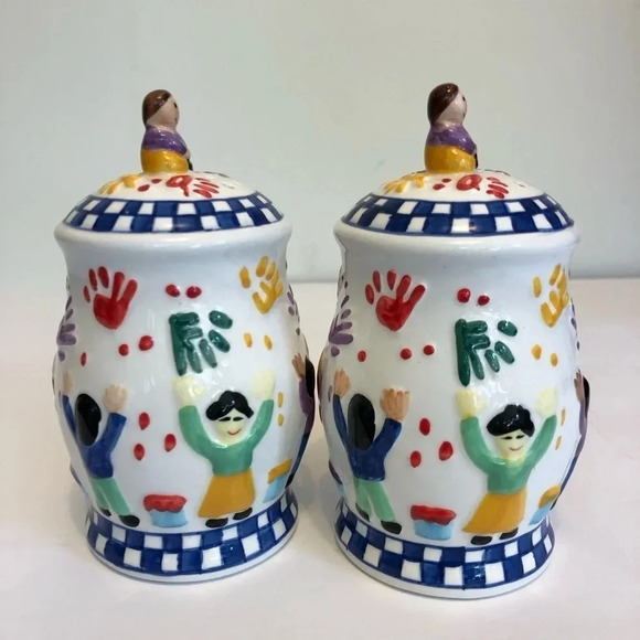 Salt and pepper shakers - Picture 1 of 3